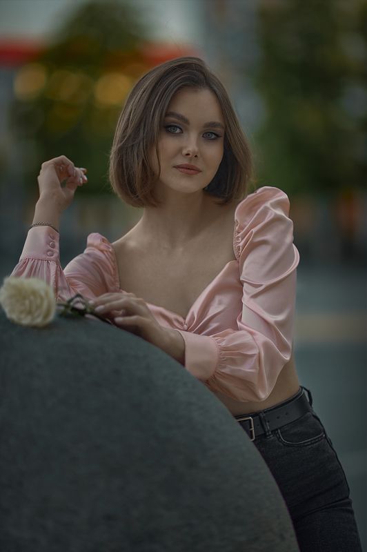 Белая роза  .  .  .photo preview