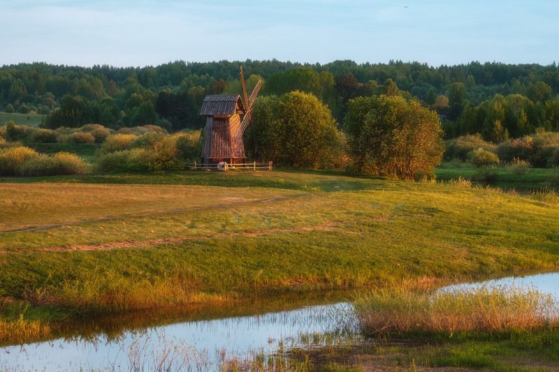 россия, псковская область, пушкинские горы, михайловское, усадьба, музей-заповедник, лето, рассвет, ветряная мельница, природа, пейзаж Пушкиногорьеphoto preview