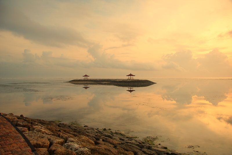 dawn, reflection, low tide, shore, sunrise, horizon, light, sun, ocean, sea, color, landscape, bright, nature, boat, summer, jukung, sky Gentle morning фото превью