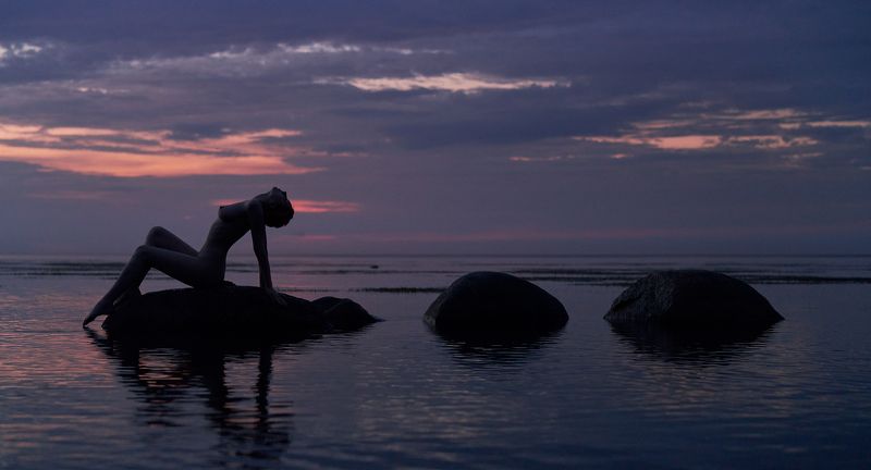 girl, nude, naked, sunrise, dawn, morning, lake, ladoga, saint-petersburg, dark, water, wet, drops, female, red, redhead, red hair, tattoo, stone, stones, rock, rocks, nice, beautiful, beauty, nature Ladogaphoto preview