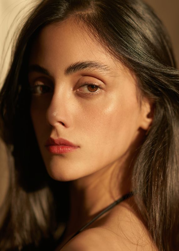 portrait dramatic light model girl photographer beauty art  Romphoto preview