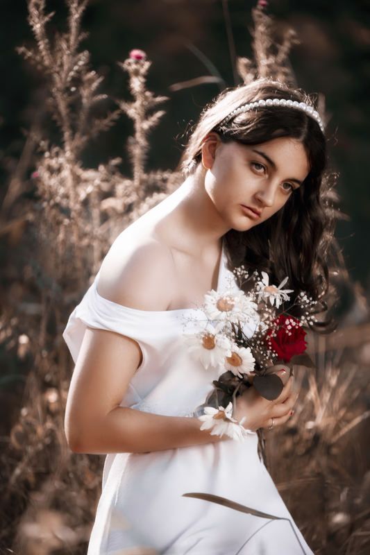 женский портрет, девушка с цветами Девушка с цветамиphoto preview