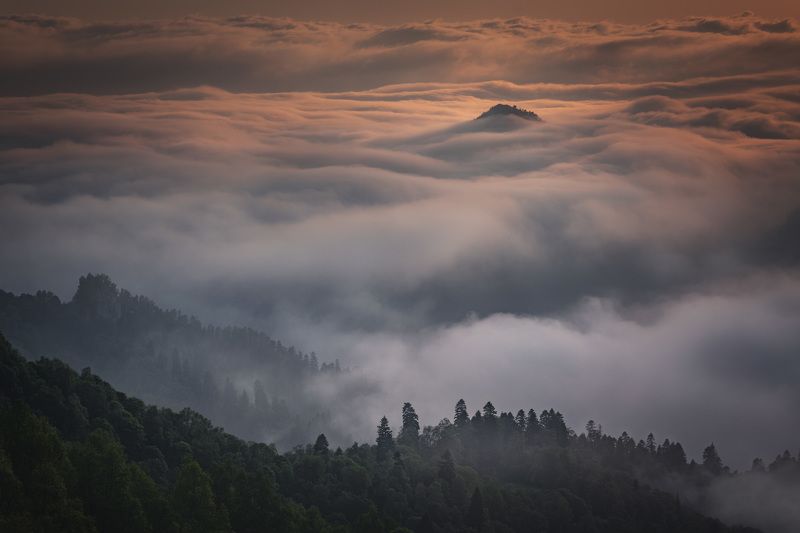 большой_тхач, краснодарский_край, адыгея, россия, пейзаж, закат, туман, облака, горы, природа Плывущий в закатном светеphoto preview