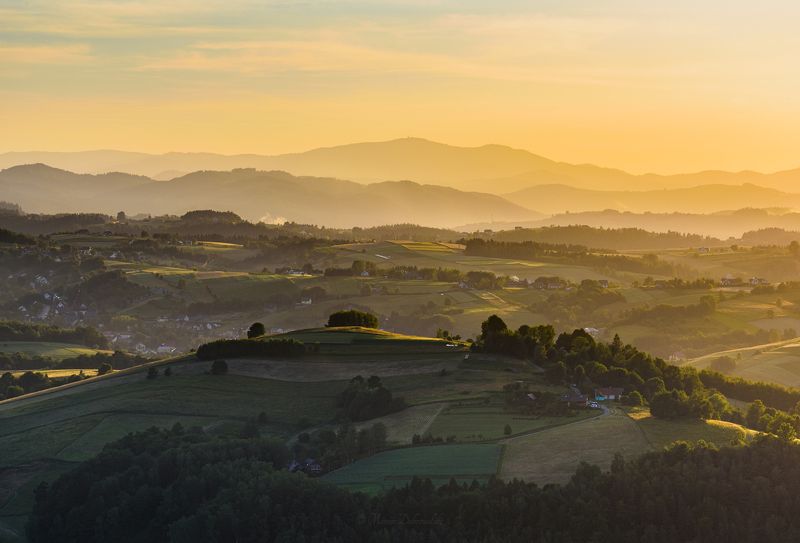 polska, polandways, poland, discoverearth, amazingshots, polishexplorers, beskidsądecki, discoverpoland, europetravel, exploretocreate, traveltheworld, landscapelovers, wolakrogulecka, sunset, mountains, ourplanetdaily, wonderfulplaces, chiaroscuro The Sun – Chiaroscuro Painterphoto preview