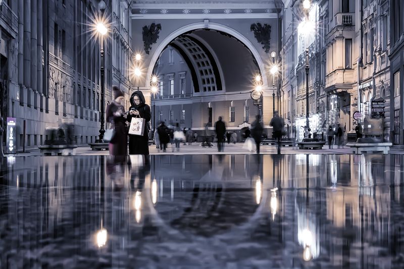 город,архитектура,вечер,люди,бассейн,отражения Отраженияphoto preview