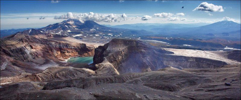 Может быть, волшебник... летит на Горелый зачем-то.photo preview