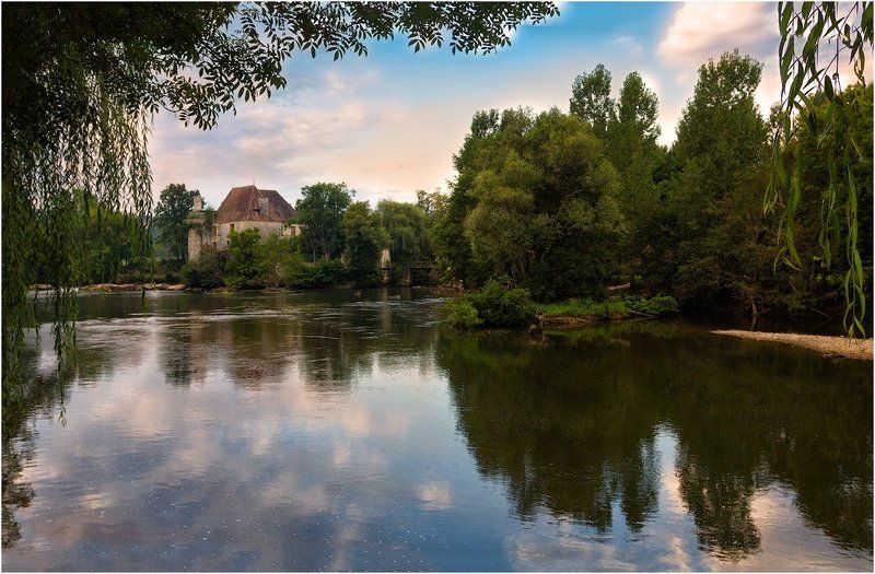 Дом на краю летаphoto preview