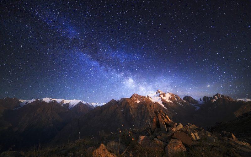 Казахстан, Ночь Попивая вино ночью в горах 3photo preview