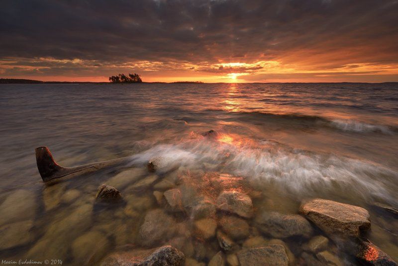 Накатил волнами вечерphoto preview