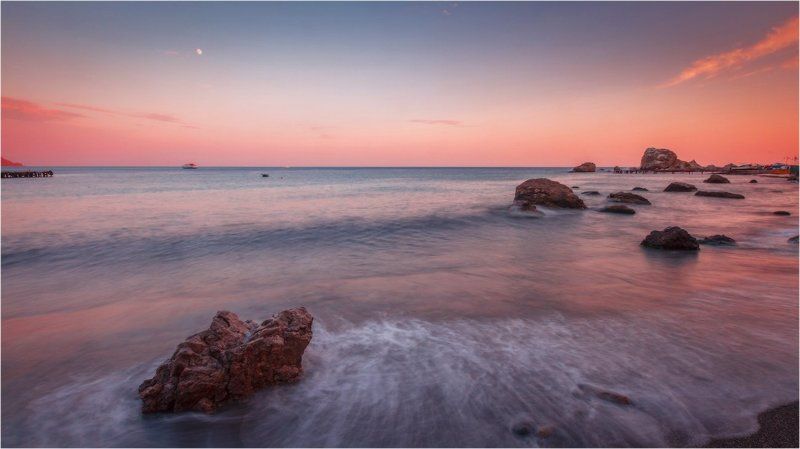 2012, Nd, Nd400, Волны, Город, Закат, Июль, Камни, Катер, Крым, Луна, Море, Мостик, Набережная, Пристань, Судак, Черное море набережнаяphoto preview