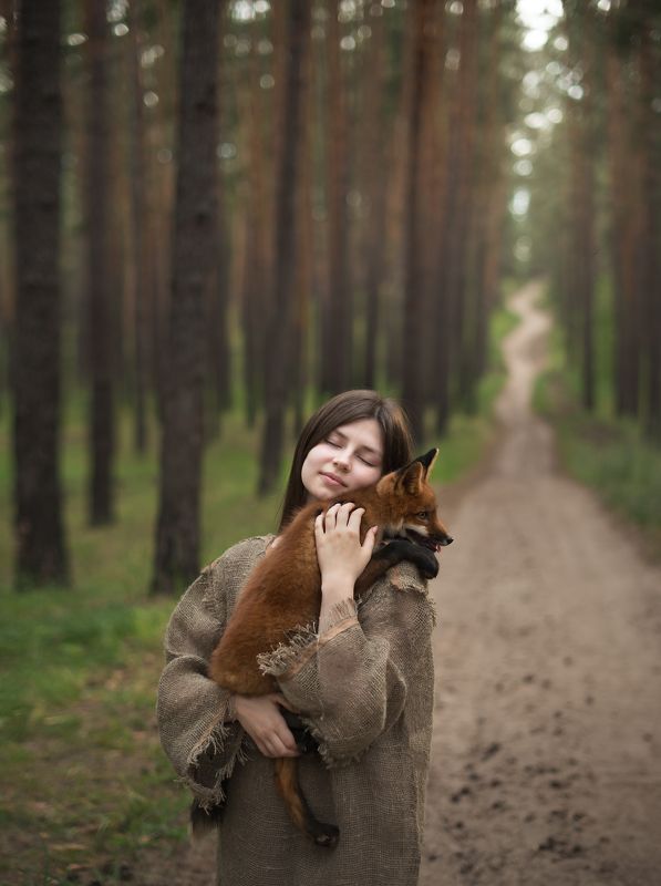 девушка, природа, лес, лиса, гармония, природа, красота, портрет Ангелина и Ято фото превью