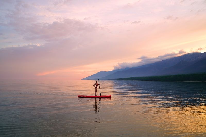 The girl with the paddlephoto preview