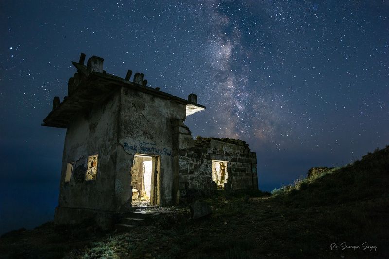 \'Проклятый старый дом\'photo preview