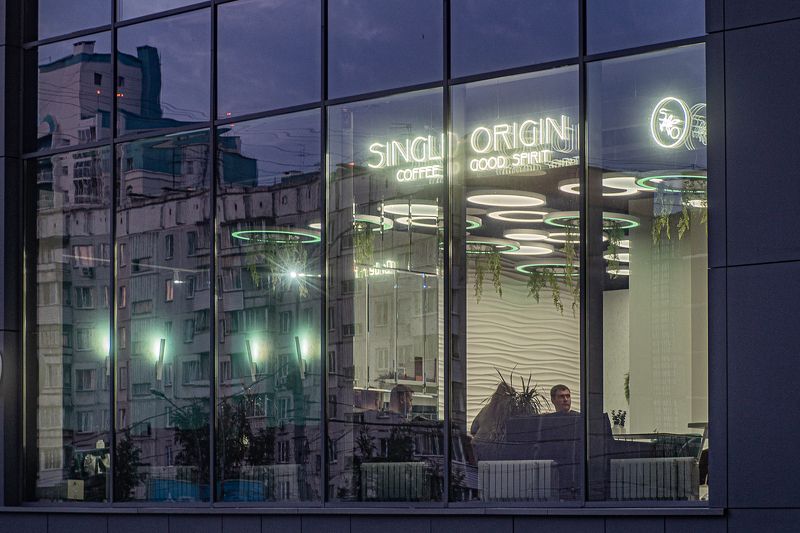 утро, кафе, сумерки раннего утра глотокphoto preview