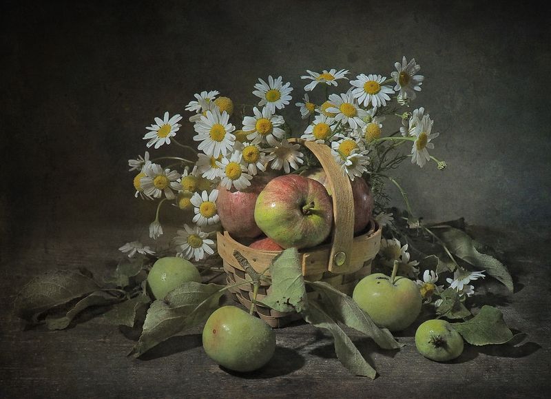 лето, фрукты, яблоки, ромашки, лукошко Летний тандемphoto preview