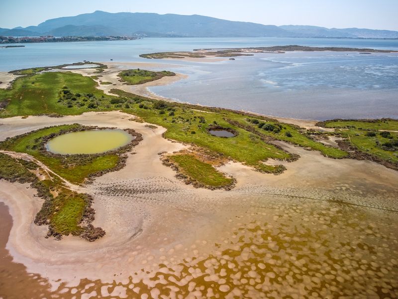 море, вода, болото, озера, пруды, маремма, тоскана, италия, природа, дрон, аэросьемка Заболоченные морские берега в Маремме, Италияphoto preview