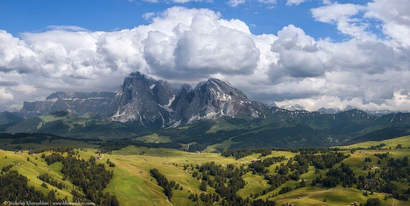 Панорама Alpe di Suisi and Sassolungo mountainsphoto preview