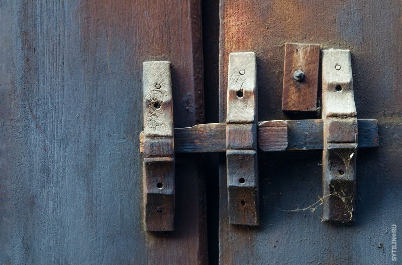 засов, красное дерево, монастырь, искусство, Shweinbin Monastery, старинный, старый, паутина, мьянма, мандалай, бирманский, азия, замок, деревянный Деревянный засов Shweinbin Monastery. Мандалай. Мьянма. фото превью