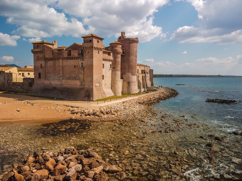 Замок у моря. Марина ди Сан Никола, Италияphoto preview