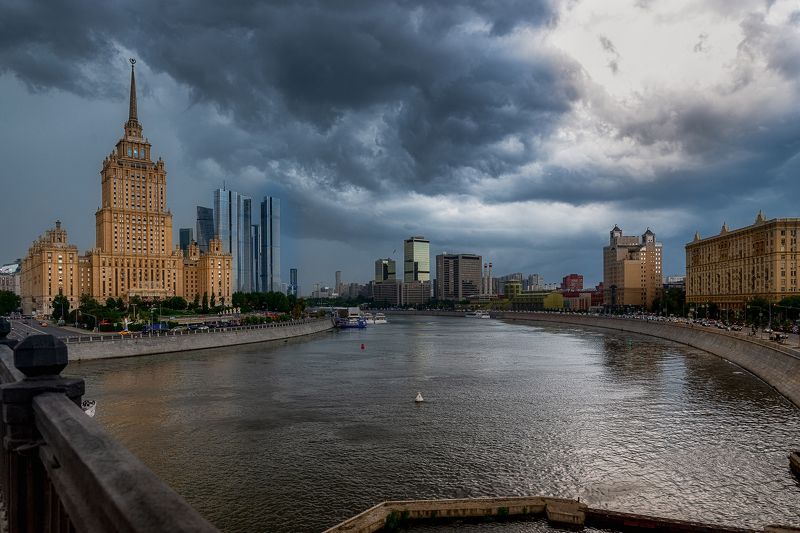 гроза,путешествия,город,вода,река,снаружи,cityscape, thunderstorm,outdoors,bildings,nikon,tamron Гроза на подходеphoto preview