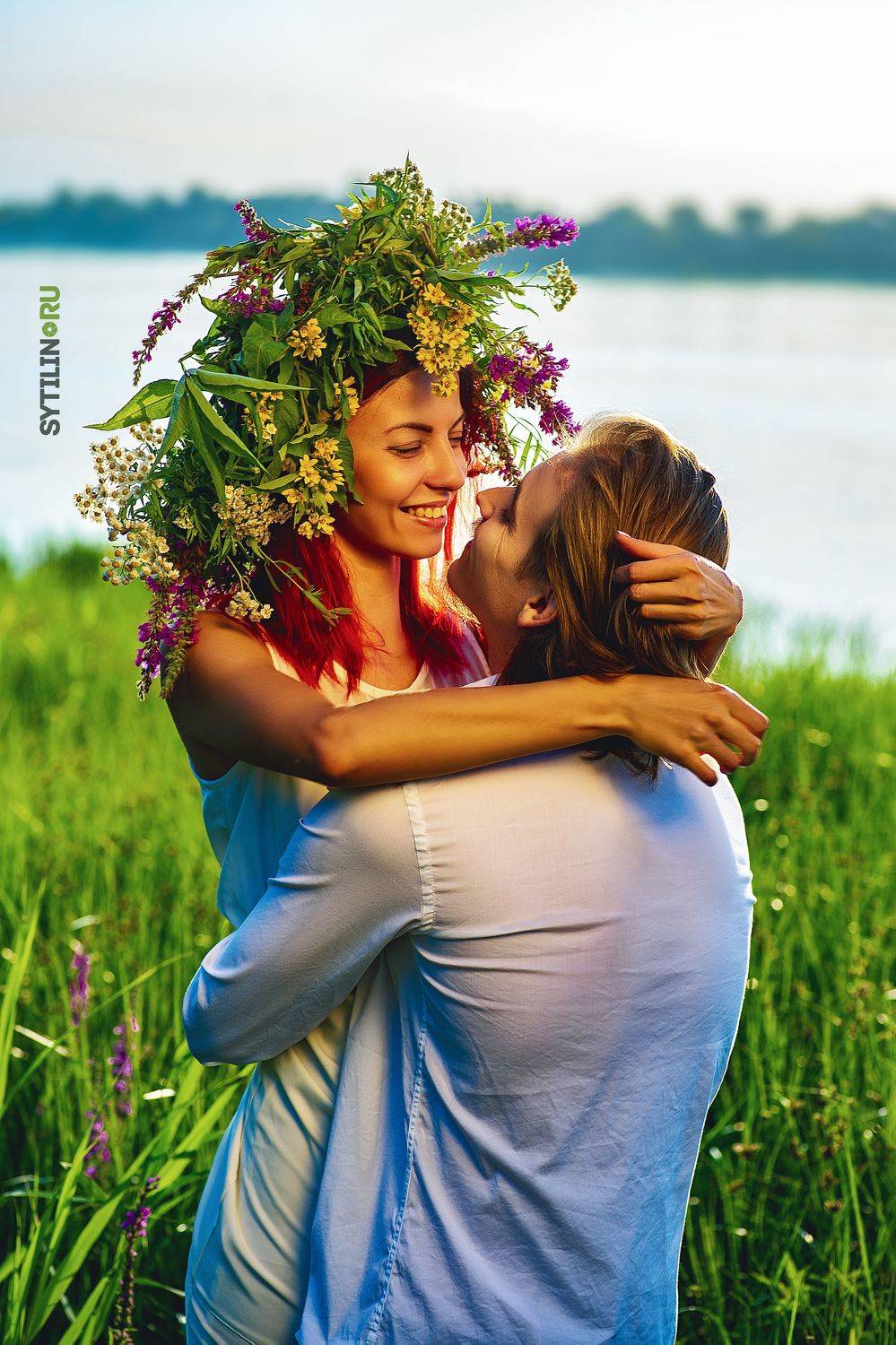 цветы, луг, трава, пара, встреча, свидание, любовь, обьятья , река, вода, залив, озеро, венок, , Сытилин Павел