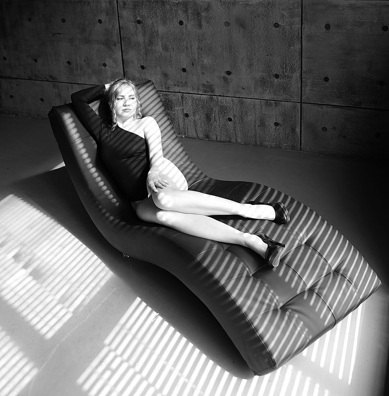 canon, tamron 24-70, rolleiflex, черно-белое фото Stripes and heelsphoto preview