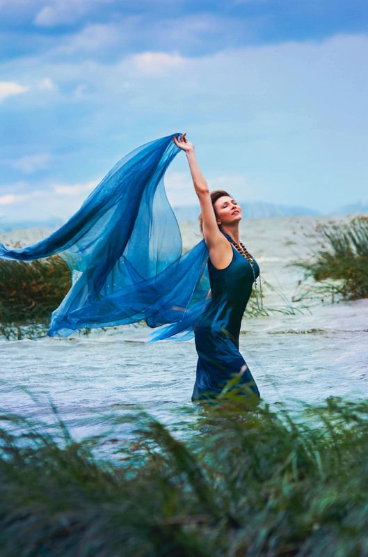 девушка, синяя ткань, ветер, крылья Ветер свободыphoto preview