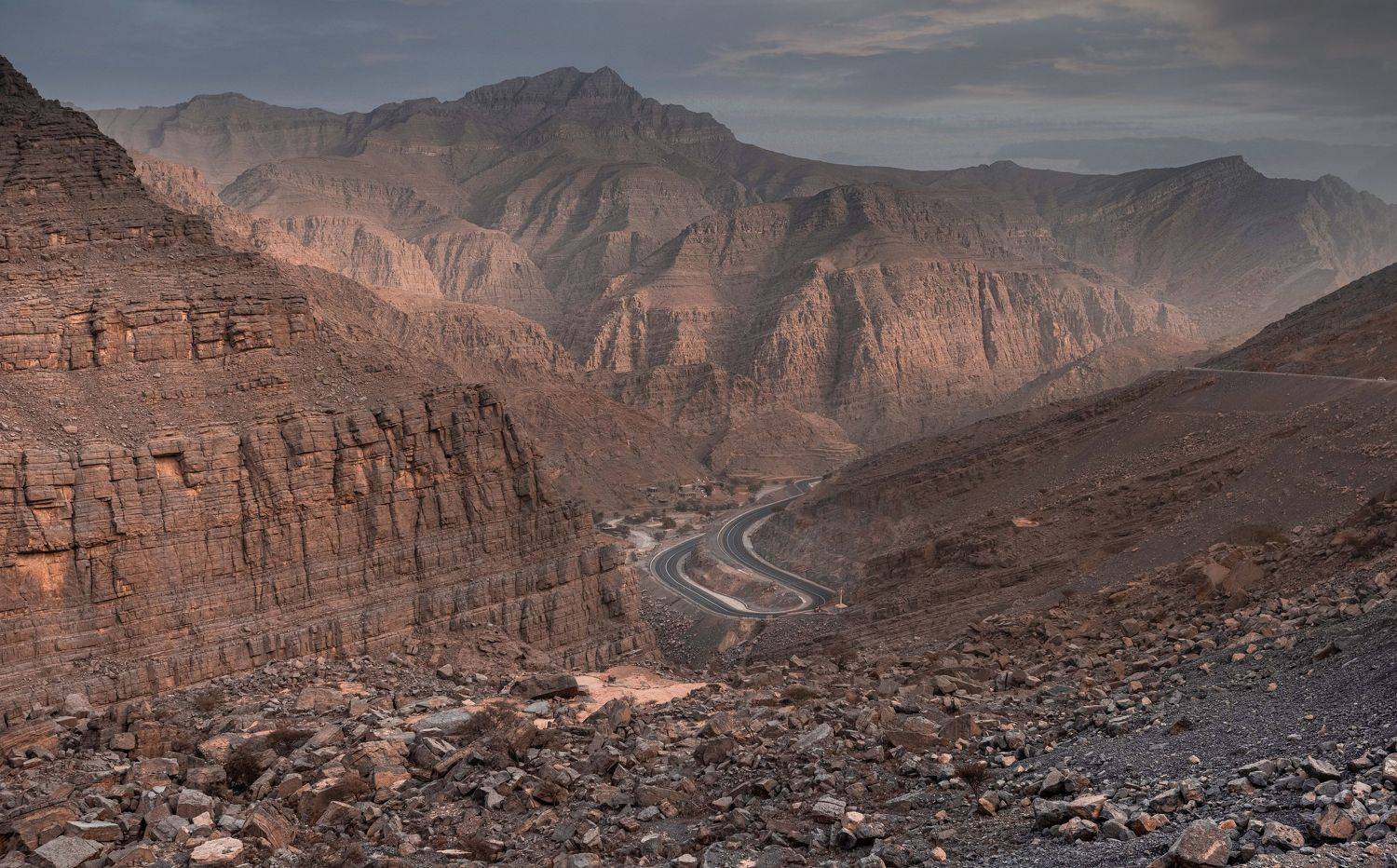 Jebel Jais Mountains, Ras Al Khaima, UAE. Автор: Bevzenko Roman mountains, hairpin, road, rocks, sunset, Bevzenko Roman