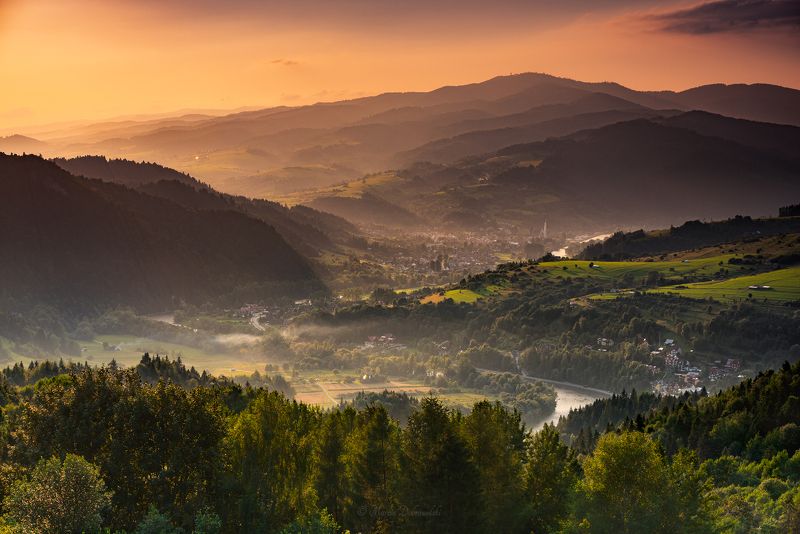 sunset, mountains, pieniny, krościenko, trees, plants, sky, warm colors, lubań, polska, poland, europe, valley, dunajec, landscape, village, urban, nature Colours Over Krościenkophoto preview