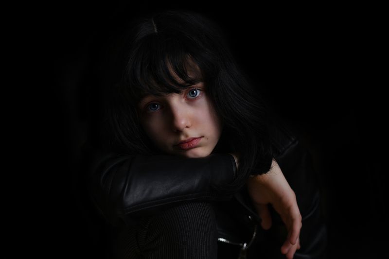 грусть, брюнетка, рок photo preview