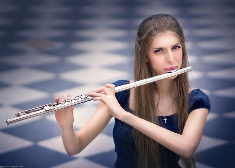 девушка,хрупкость,изящество,флейта,музыка,звуки,гармония,настроение Звуки флейтыphoto preview