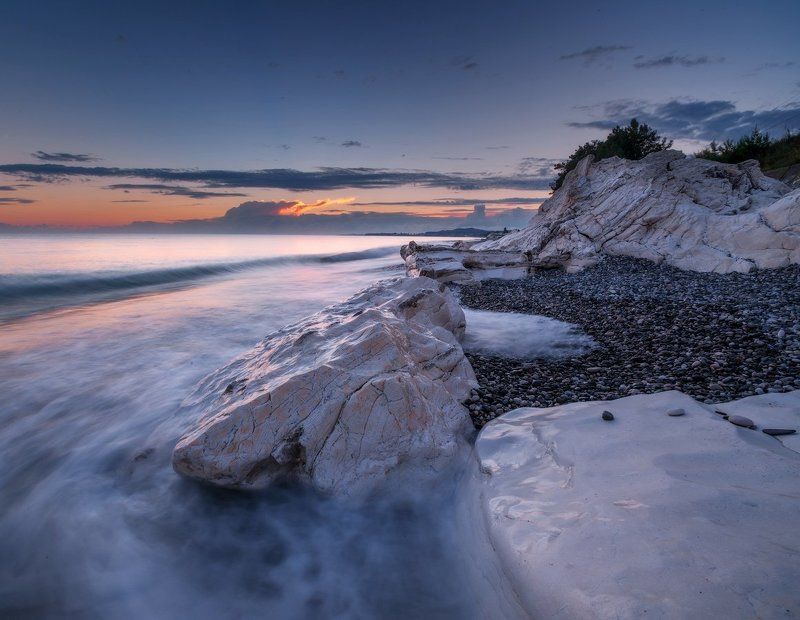 Белые скалыphoto preview