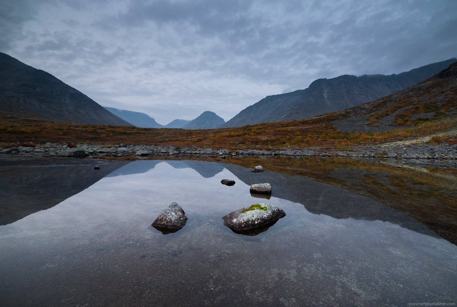 Молчание гор. Автор: Сергей Малинин Autumn, Khibiny, Kola Peninsula, Lake, Mountains, Горы, Кольский, Озеро, Осень, Хибины, Сергей Малинин