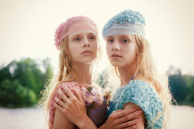 Olya & Veraphoto preview