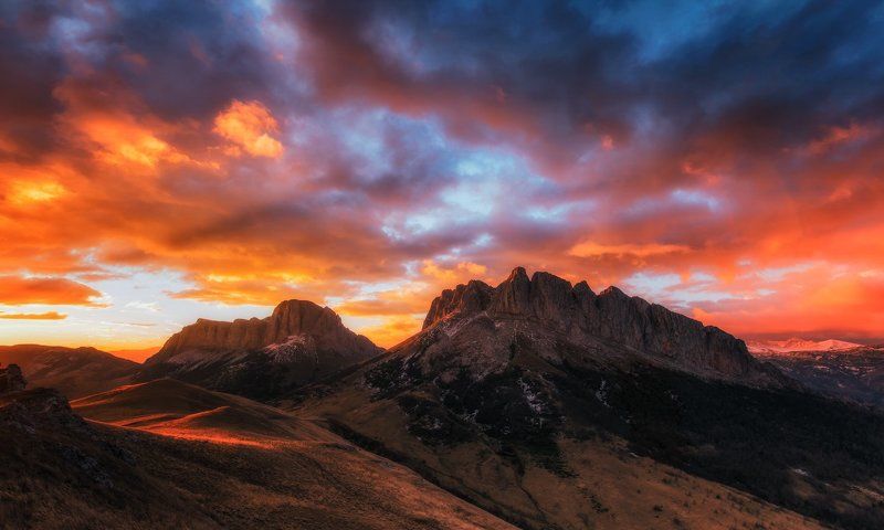 Ты выходишь к воротам, чтобы принять угловой И Вавилон играет в футбол твоей головойphoto preview
