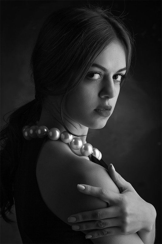 Бусы, Взгляд, Девушка, Портрет, Чб ***photo preview