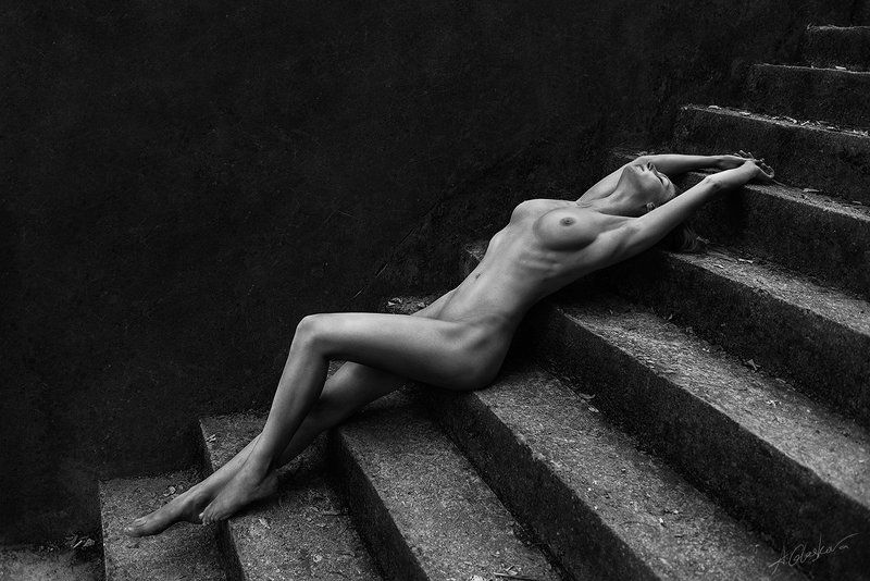 Beauty, Body, Diagonal, Nature light, Nude, Stairs stairs and diagonalsphoto preview