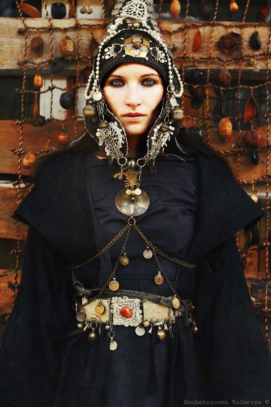 Красный каменьphoto preview