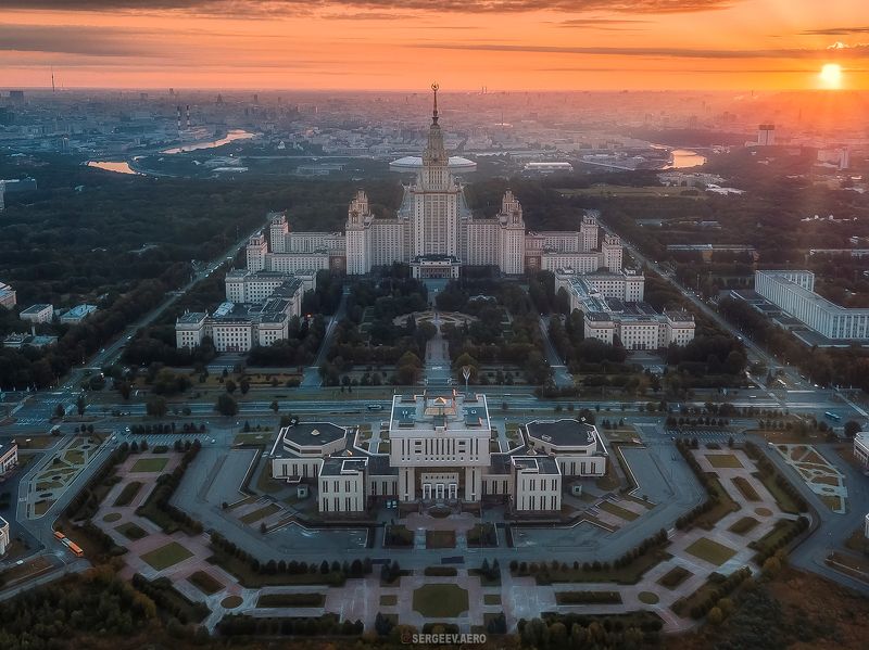 здание, город, квадрокоптер, университет, пейзаж, восход, аэрофото, москва, утро, симметрия, небоскрёб, солнце, лето, building, city, drone, sunrise, aerial, airphoto, moscow, university, morning, symmetry, skyscraper, sun, summer, cityscape, sunrays, cop Храм науки | Temple of Science фото превью