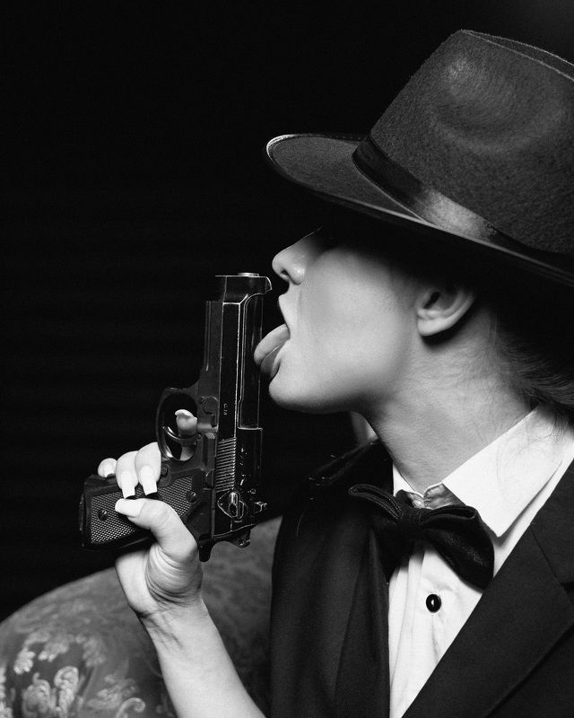 Femme fatalephoto preview