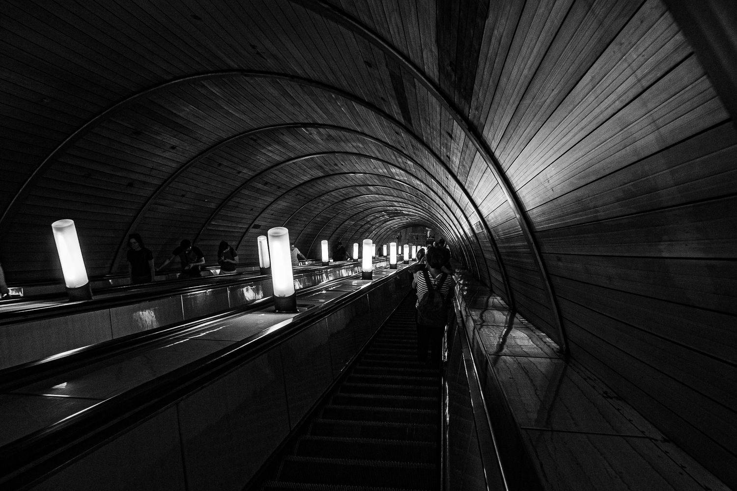 ассимметрия. Автор: Алексей Школдин метро, эскалатор, стрит, чб, чернобелое, Алексей Школдин