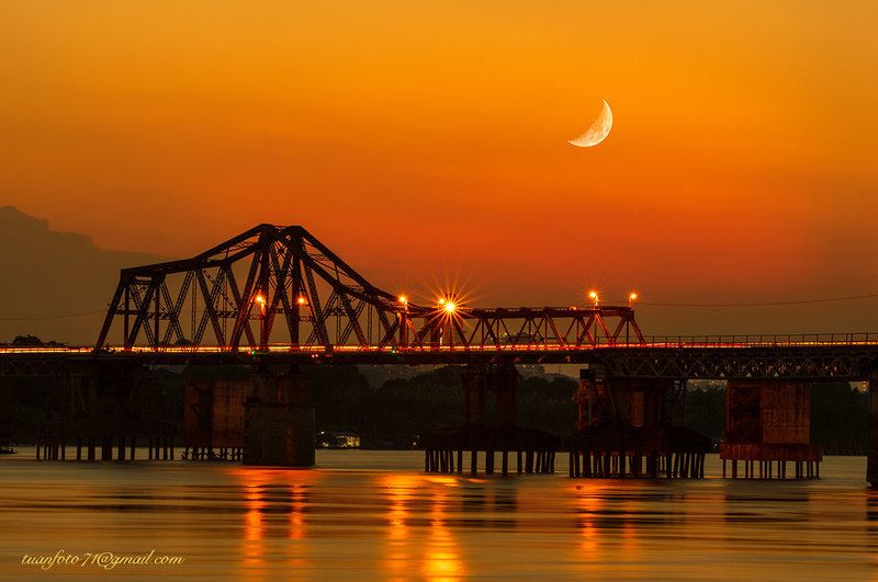 #sunset #bridge #sellingphoto #landscape Moon on the Long Biên Birdgephoto preview