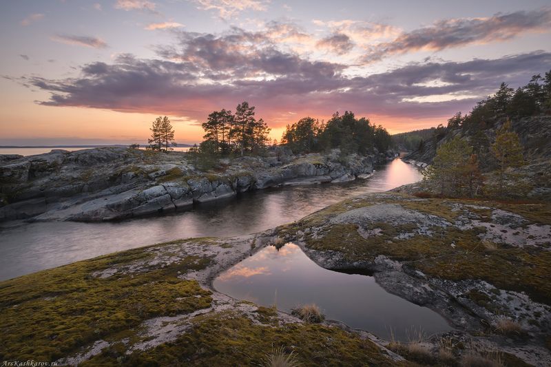 Карелия, шхеры Ладоги, Ладожское озеро, каньон, пролив,   \