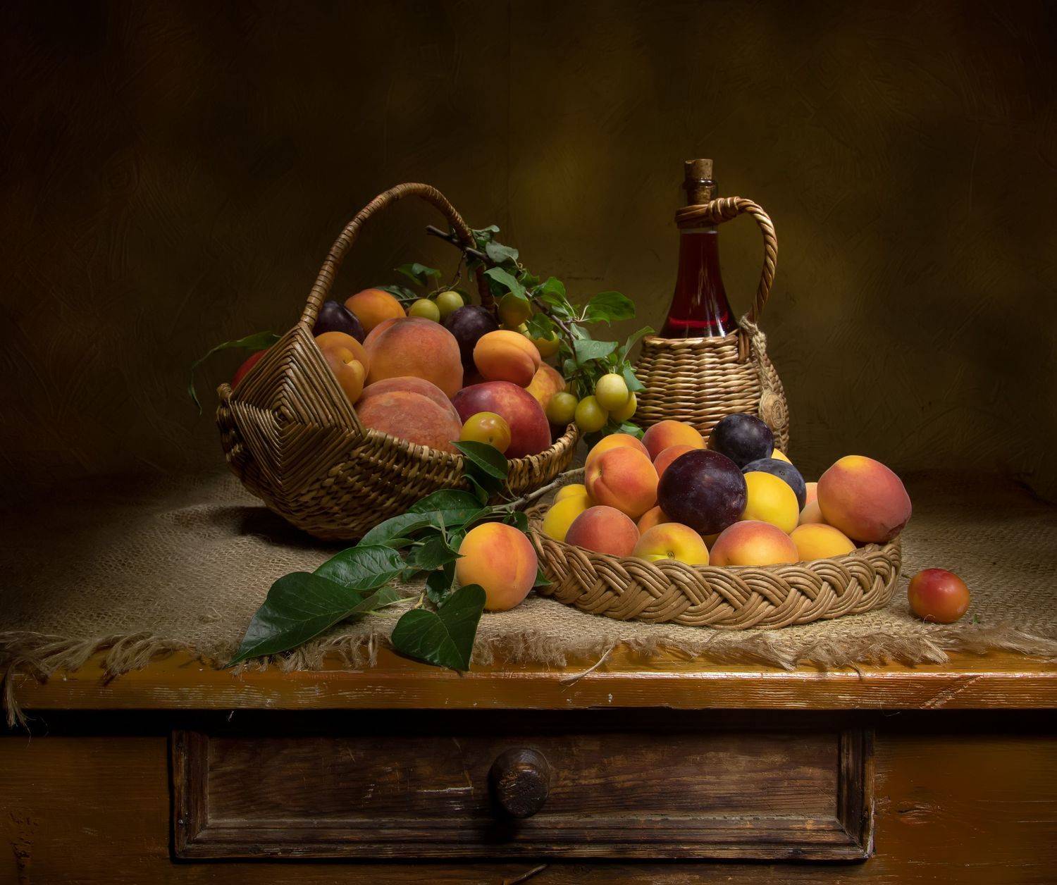 Сочные.... Автор: Феденкова Татьяна натюрморт,абрикосы, персики, сливы, алыча, вино, Феденкова Татьяна