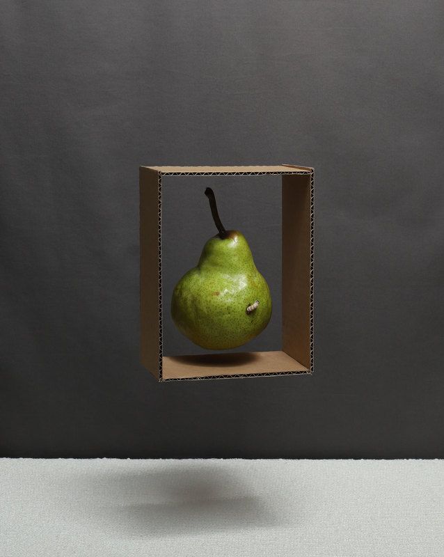 арт,груша,левитация, В рамкеphoto preview