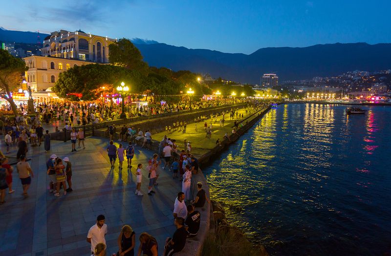 ялта, набережная, крым, набережная, черное море, набережная ленина, ялтинский залив Вечер в Ялтеphoto preview