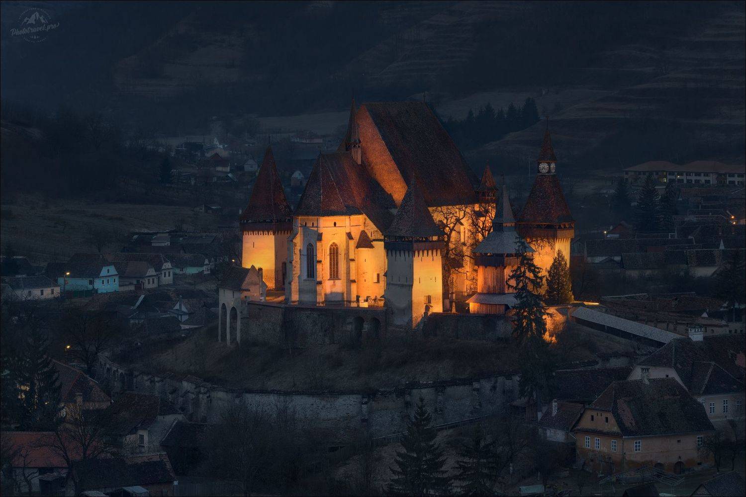 Утренний Бьертан. Автор: Влад Соколовский бьертан, биертан, румыния, трансильвания, сибиу, фортификационная церковь, лютеранская церковь, саксонская деревня, супружеская тюрьма, romania, transilvania,sibiu, biertan, biertan fortified church, Влад Соколовский