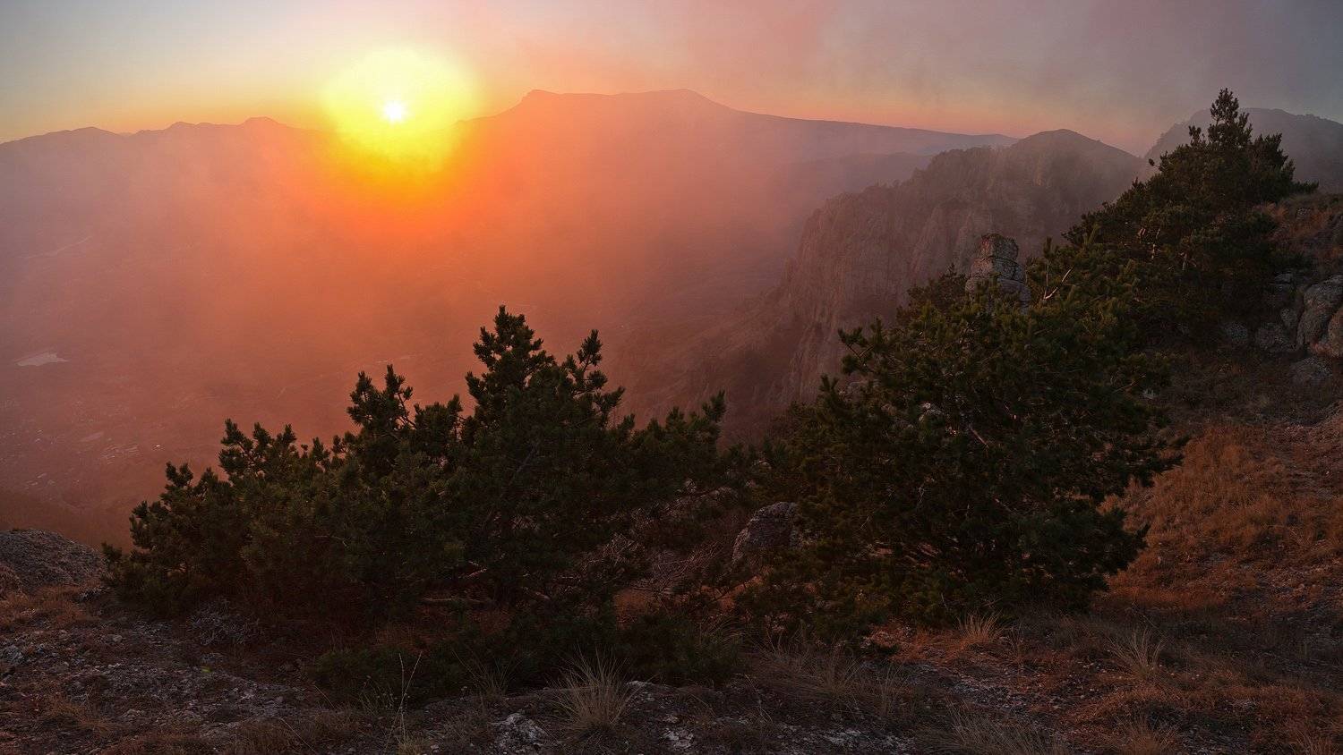 В лучах уходящего солнца. Автор: Nikolai (locus) крым, демерджи, осень, закат, горы, Nikolai (locus)