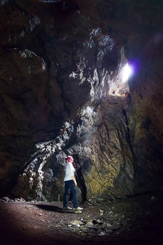 Пещера, Байкал,  Посмотри в дыркуphoto preview