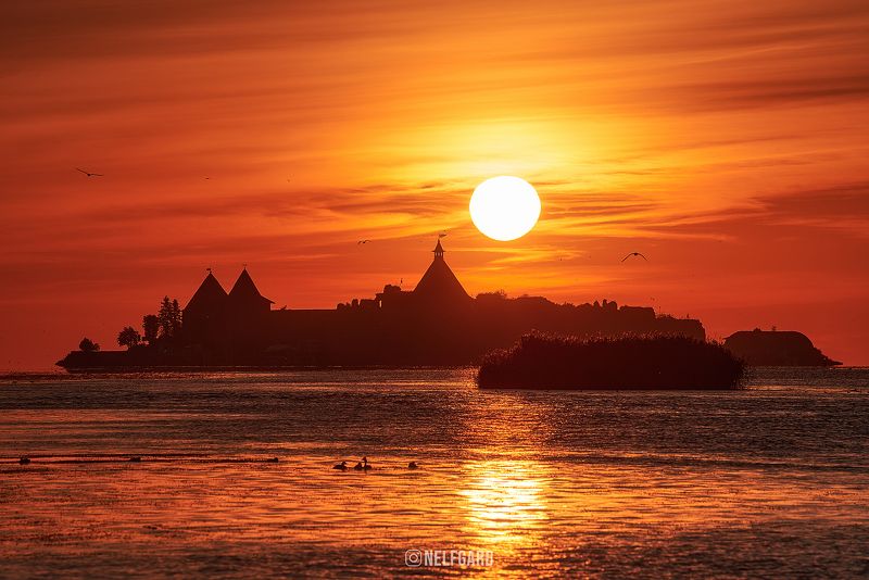 Восход над крепостью Орешекphoto preview